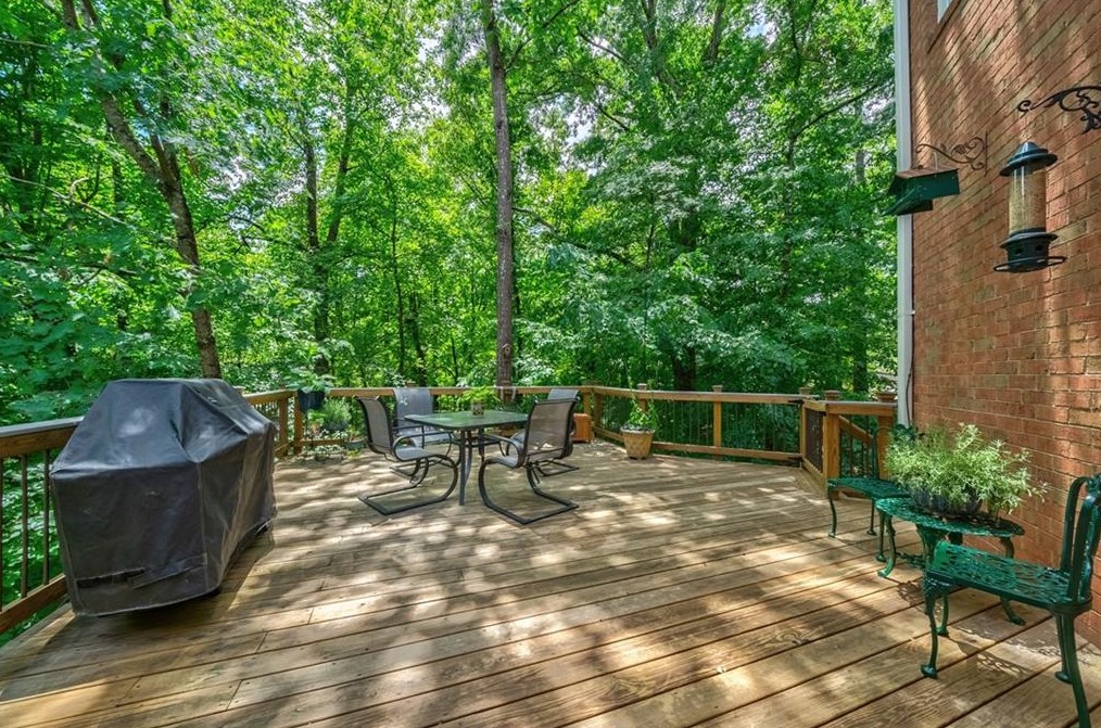4617 Woodland Brook Dr, Atlanta GA  30339-5368 exterior