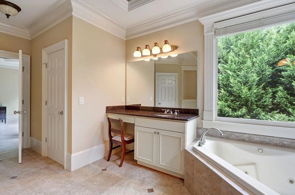 2862 Laurelgate Dr, Decatur GA  30033-1463 exterior