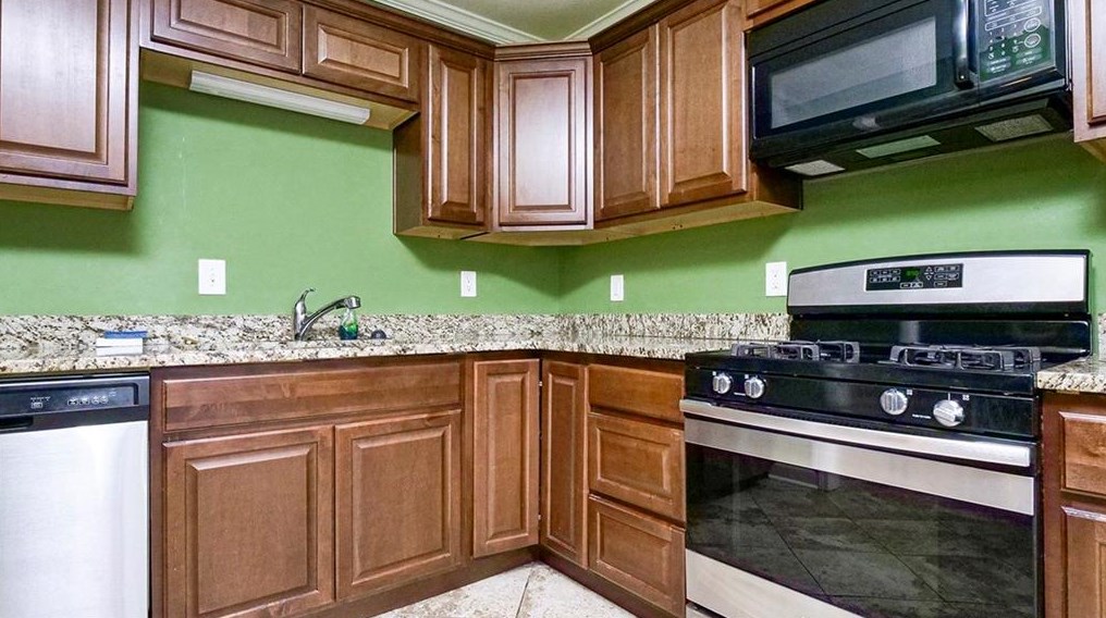 1925 Oak Valley Rd, Decatur GA  30035-1954 exterior