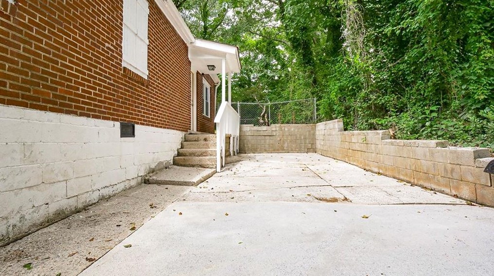 1925 Oak Valley Rd, Decatur GA  30035-1954 exterior