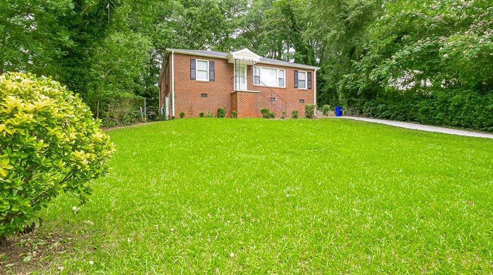 1925 Oak Valley Rd, Decatur GA  30035-1954 exterior