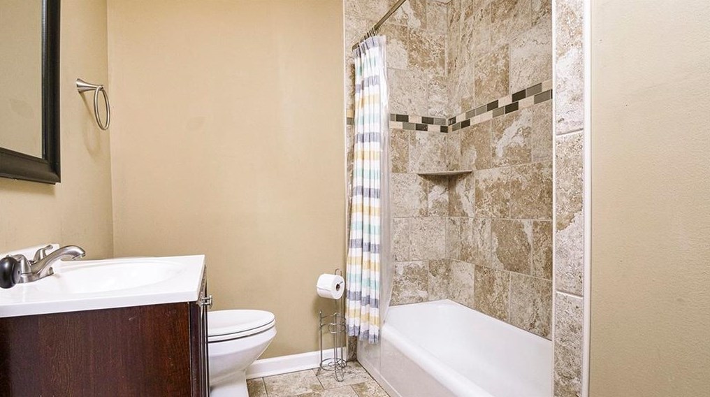 1925 Oak Valley Rd, Decatur GA  30035-1954 exterior