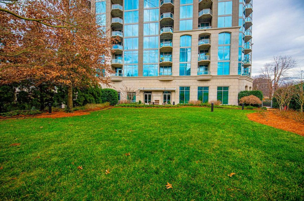 2795 Peachtree Rd, Atlanta GA  30305-3671 exterior