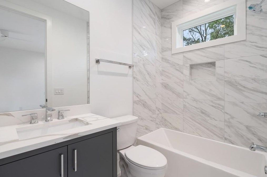 1232 Vista Valley Dr, Atlanta GA  30329-3452 exterior