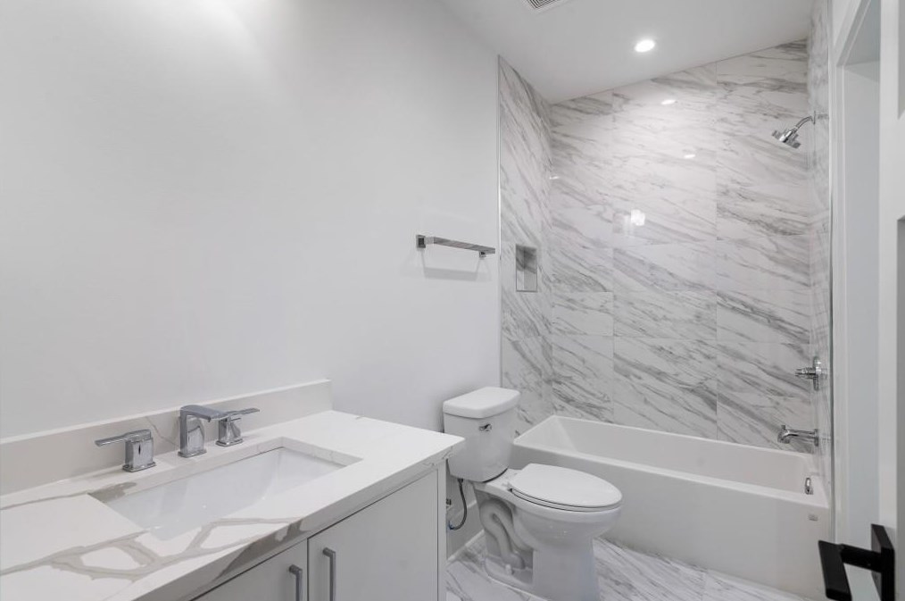 1232 Vista Valley Dr, Atlanta GA  30329-3452 exterior