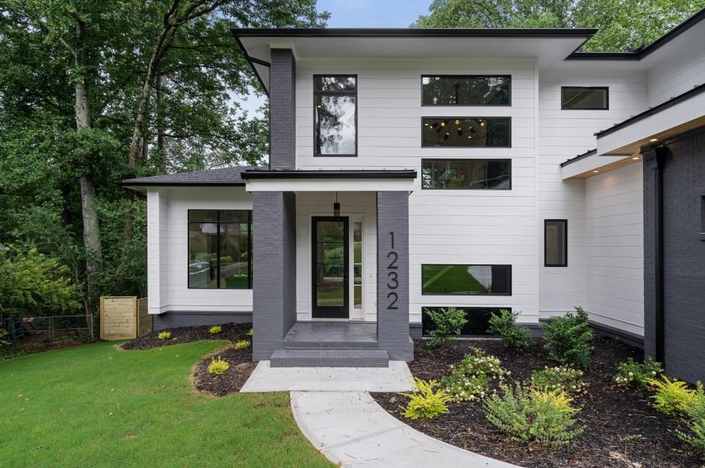 1232 Vista Valley Dr, Atlanta GA  30329-3452 exterior