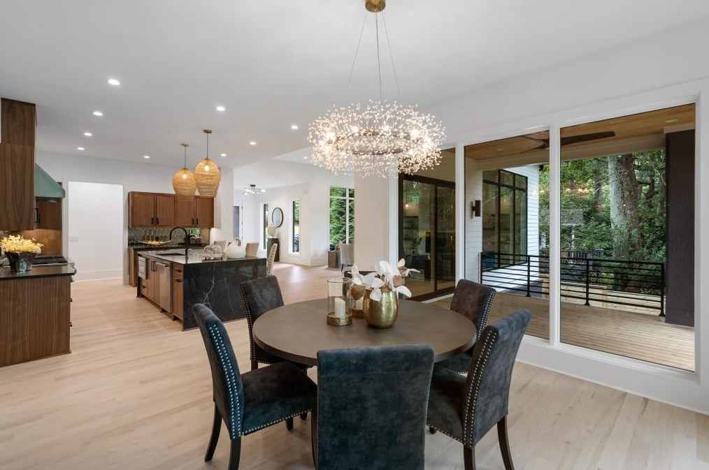 1232 Vista Valley Dr, Atlanta GA  30329-3452 exterior