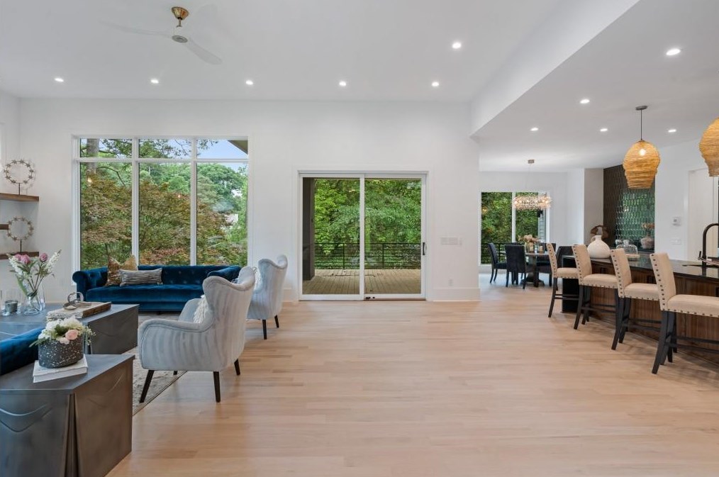 1232 Vista Valley Dr, Atlanta GA  30329-3452 exterior