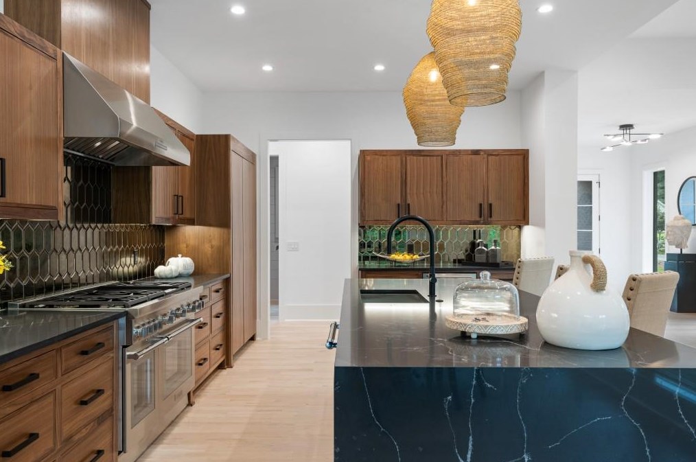 1232 Vista Valley Dr, Atlanta GA  30329-3452 exterior