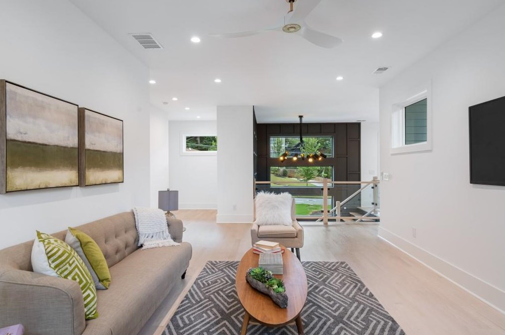 1232 Vista Valley Dr, Atlanta GA  30329-3452 exterior