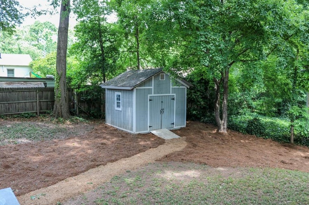 2348 Eastway Rd, Decatur GA  30033-5546 exterior