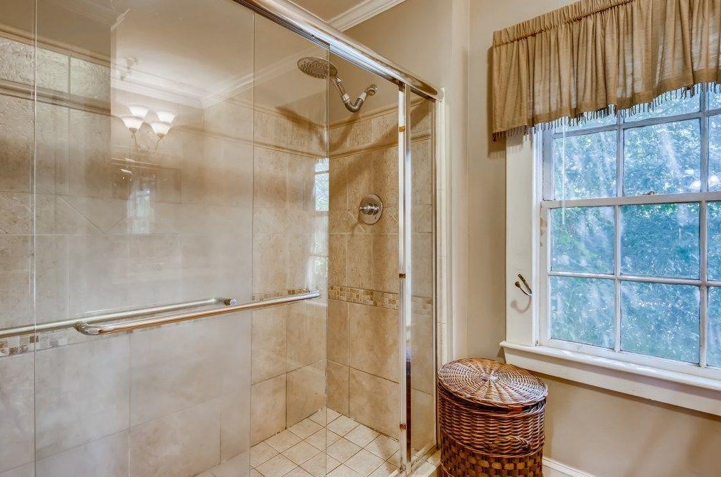 1038 Candler St, Decatur GA  30030-4464 exterior