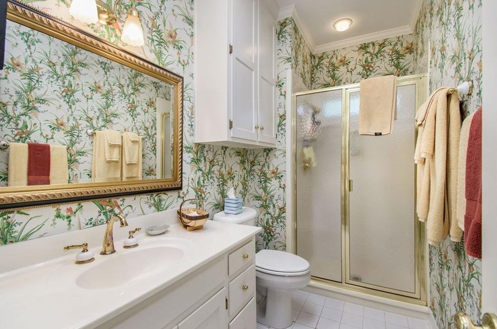 13 Downshire Cir, Decatur GA  30033-1437 exterior