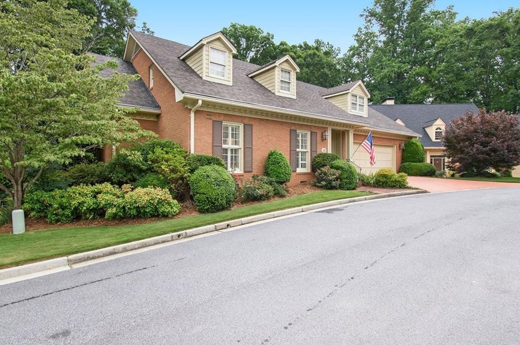 13 Downshire Cir, Decatur GA  30033-1437 exterior