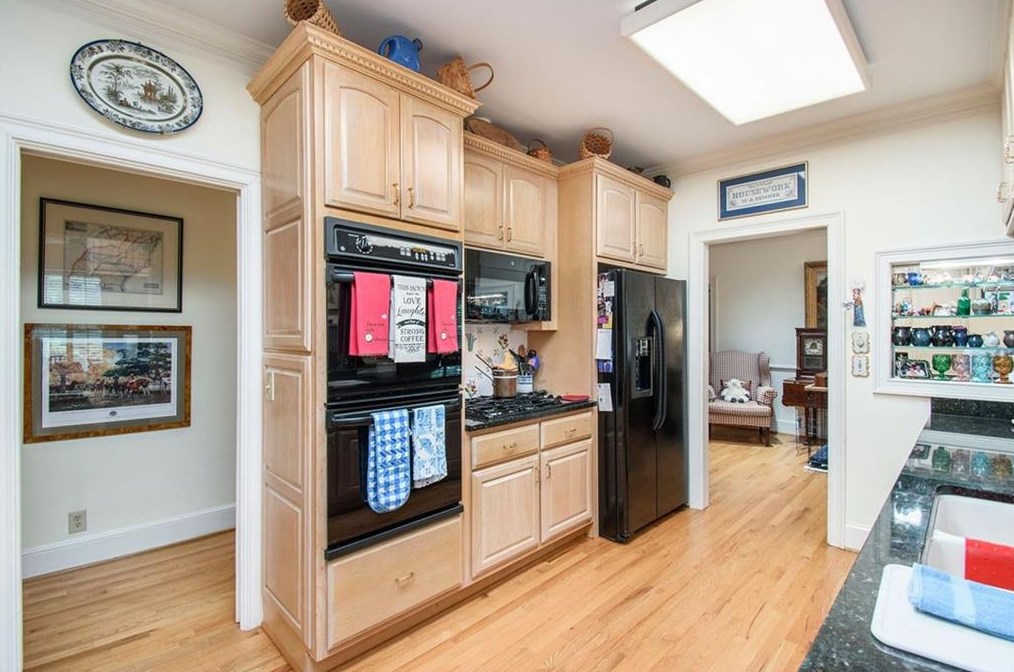 13 Downshire Cir, Decatur GA  30033-1437 exterior