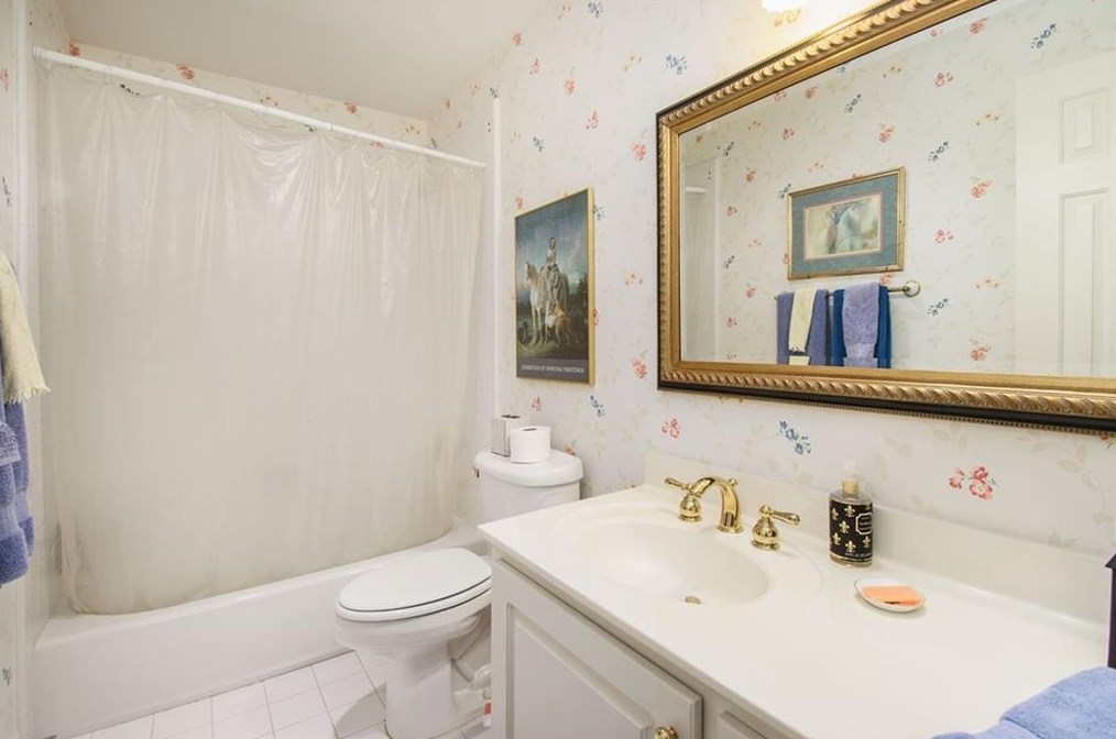 13 Downshire Cir, Decatur GA  30033-1437 exterior