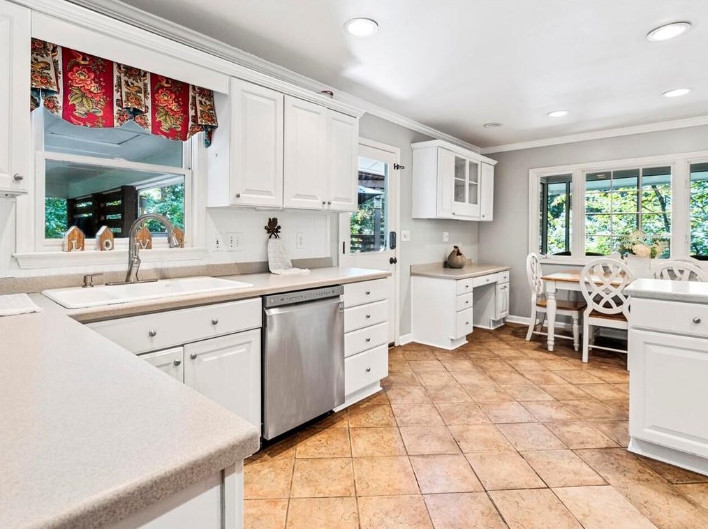 970 Winding Creek Trl, Atlanta GA  30328-2843 exterior