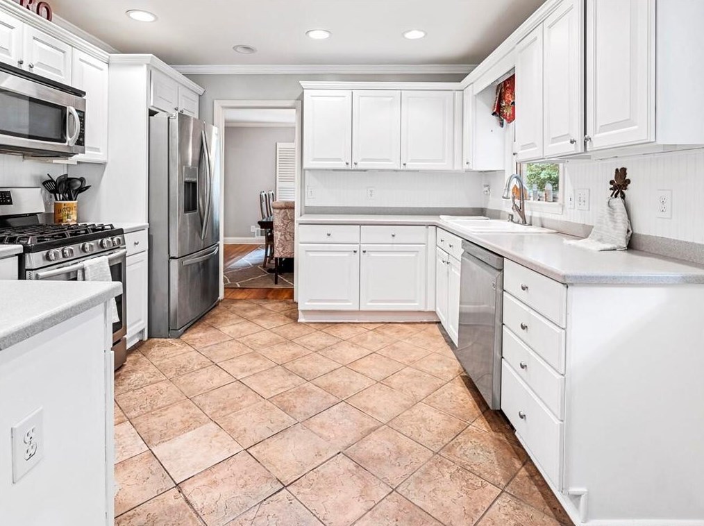 970 Winding Creek Trl, Atlanta GA  30328-2843 exterior