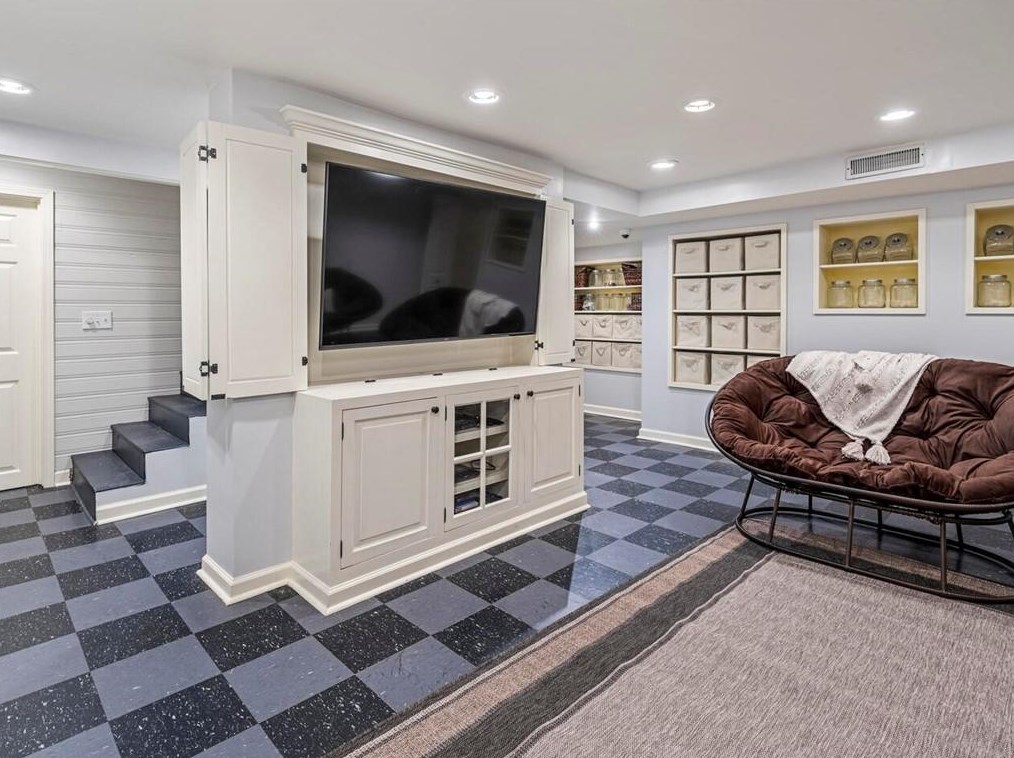 970 Winding Creek Trl, Atlanta GA  30328-2843 exterior