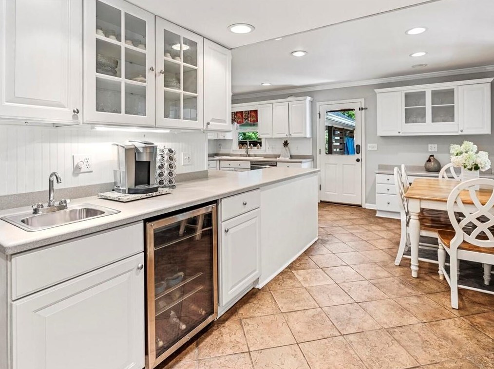 970 Winding Creek Trl, Atlanta GA  30328-2843 exterior