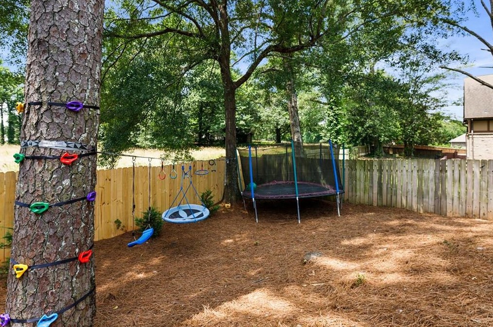1133 Wimberly Rd, Atlanta GA  30319-2636 exterior