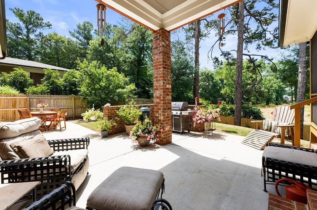 1133 Wimberly Rd, Atlanta GA  30319-2636 exterior