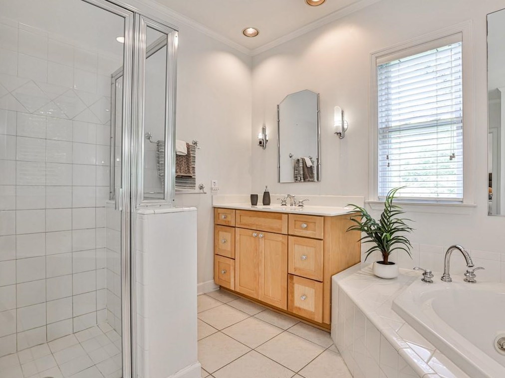 332 Lamont Dr, Decatur GA  30030-2343 exterior