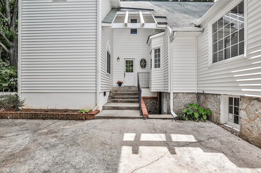 332 Lamont Dr, Decatur GA  30030-2343 exterior