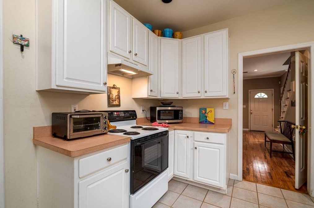 585 Orchard Ct, Atlanta GA  30312-2945 exterior