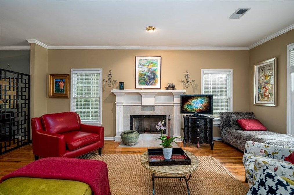 585 Orchard Ct, Atlanta GA  30312-2945 exterior