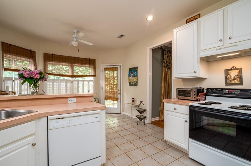585 Orchard Ct, Atlanta GA  30312-2945 exterior