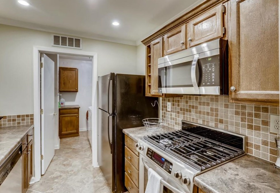 1408 Tuxworth Cir, Decatur GA  30033-5621 exterior