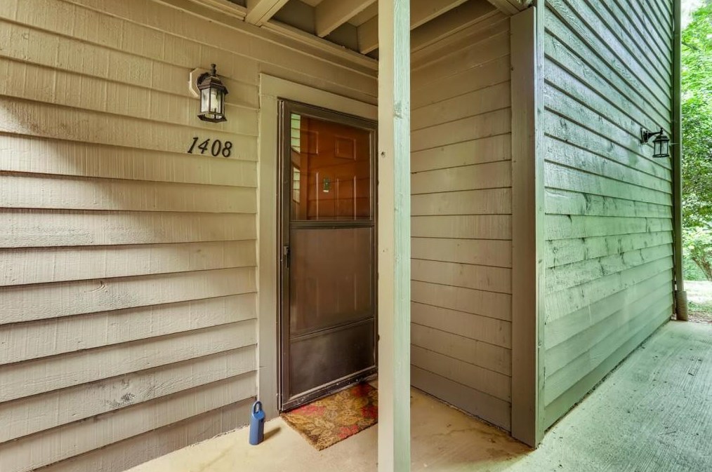 1408 Tuxworth Cir, Decatur GA  30033-5621 exterior