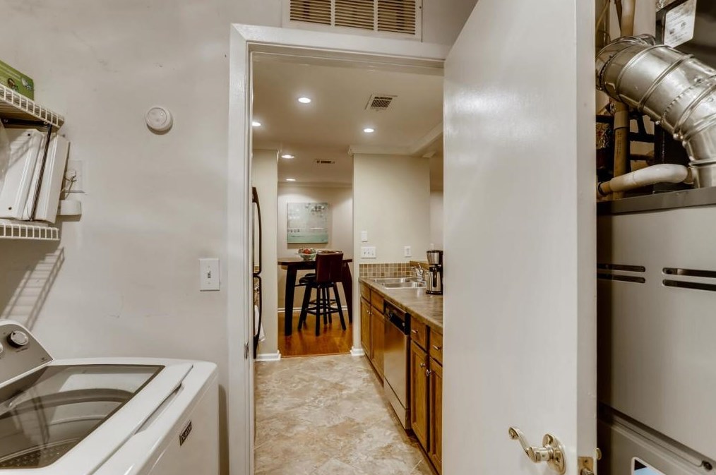 1408 Tuxworth Cir, Decatur GA  30033-5621 exterior