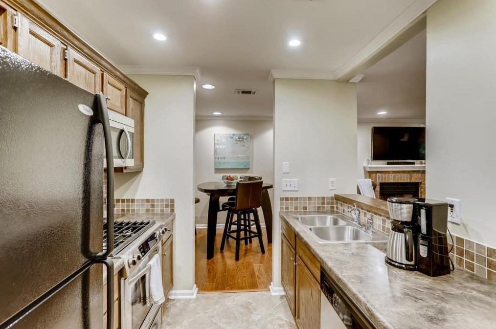 1408 Tuxworth Cir, Decatur GA  30033-5621 exterior