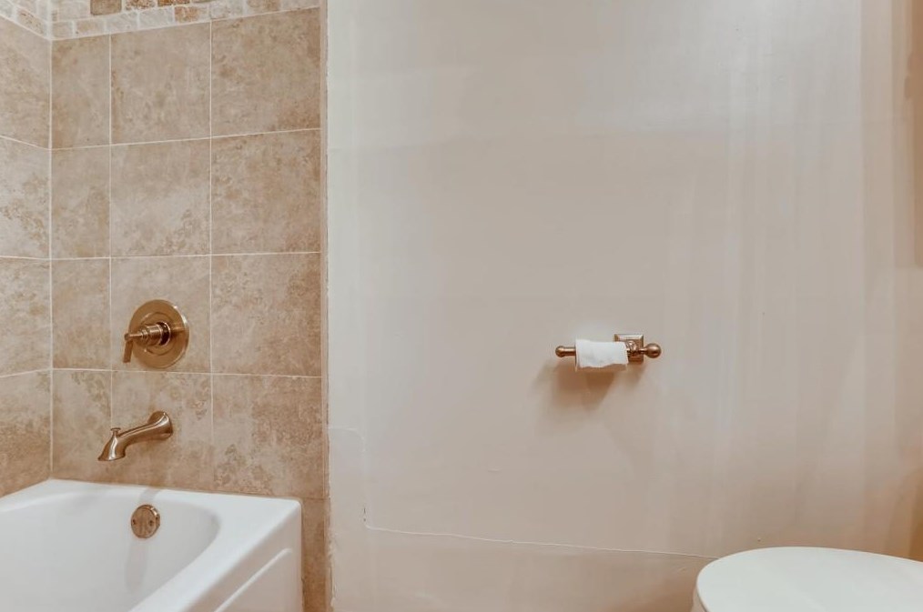 1408 Tuxworth Cir, Decatur GA  30033-5621 exterior