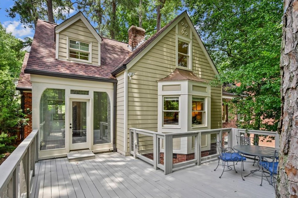 883 Wildwood Rd, Atlanta GA  30324-4911 exterior