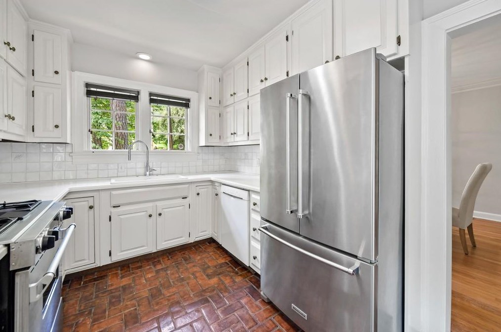883 Wildwood Rd, Atlanta GA  30324-4911 exterior