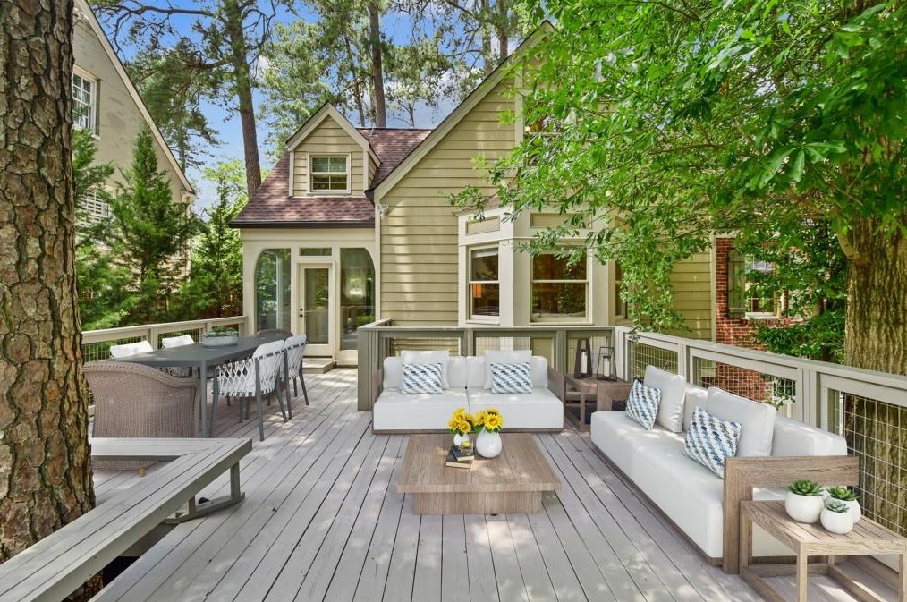 883 Wildwood Rd, Atlanta GA  30324-4911 exterior