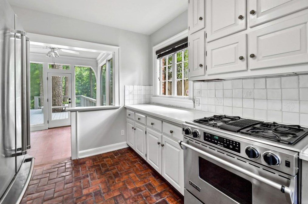 883 Wildwood Rd, Atlanta GA  30324-4911 exterior