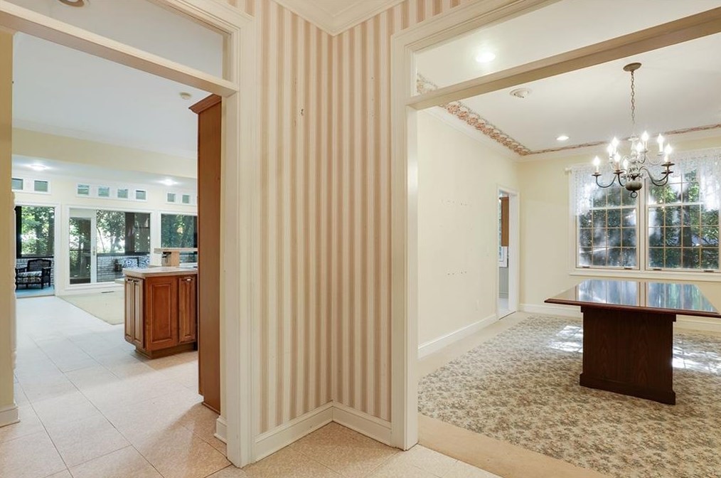 2094 Azalea Cir, Decatur GA  30033-2638 exterior