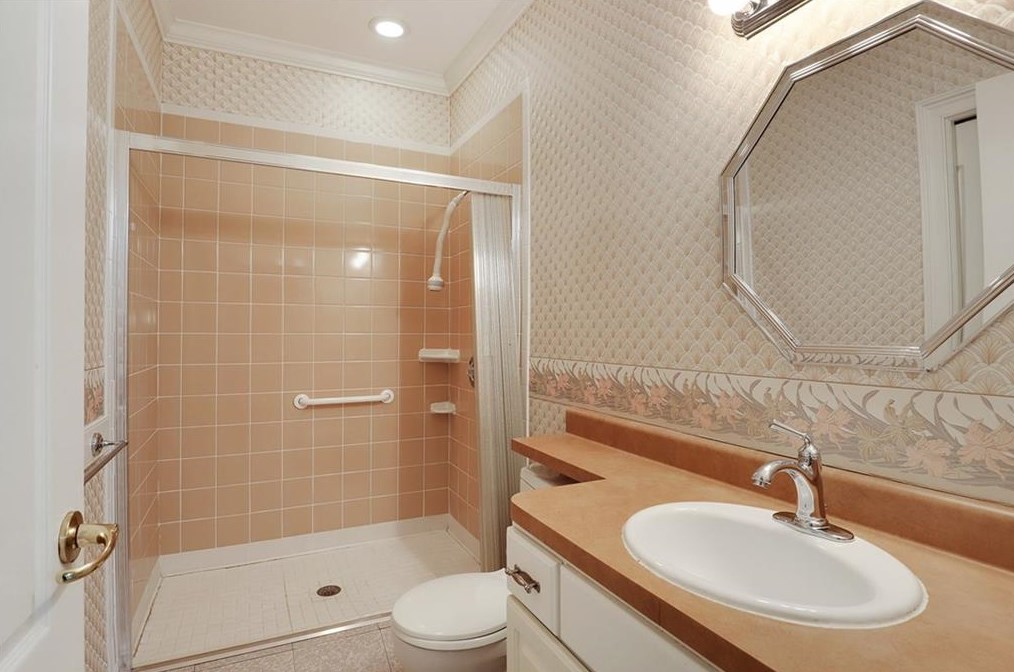 2094 Azalea Cir, Decatur GA  30033-2638 exterior