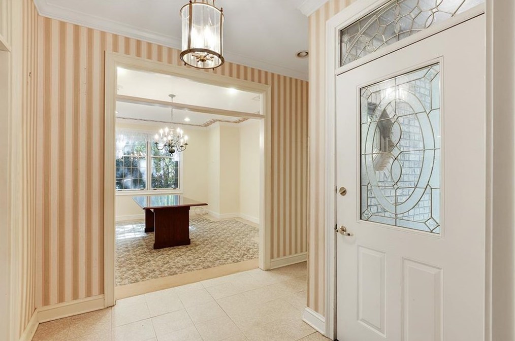 2094 Azalea Cir, Decatur GA  30033-2638 exterior