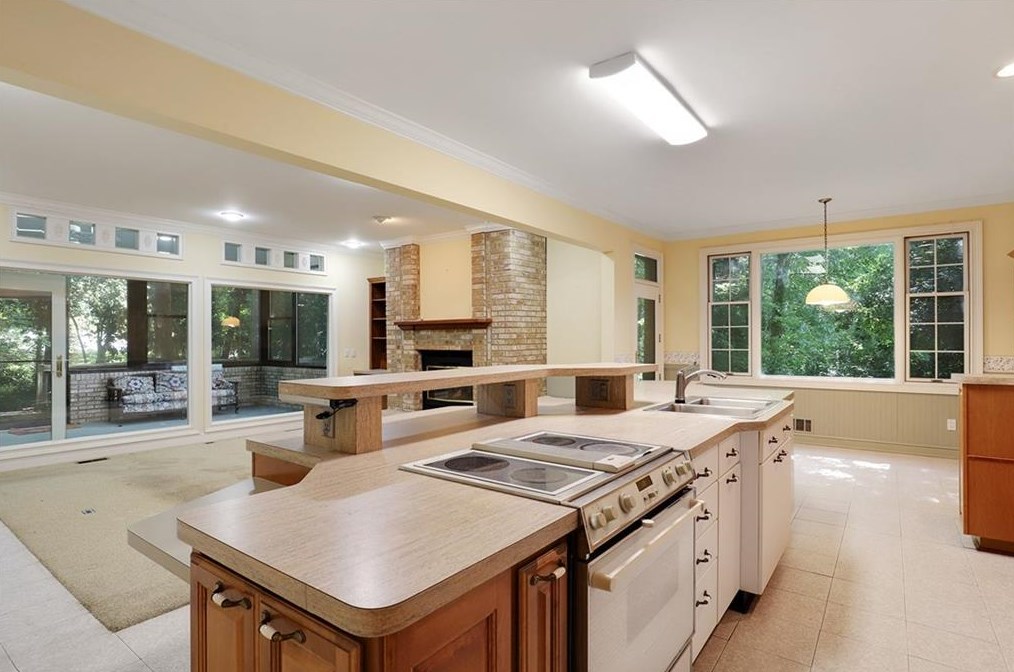 2094 Azalea Cir, Decatur GA  30033-2638 exterior