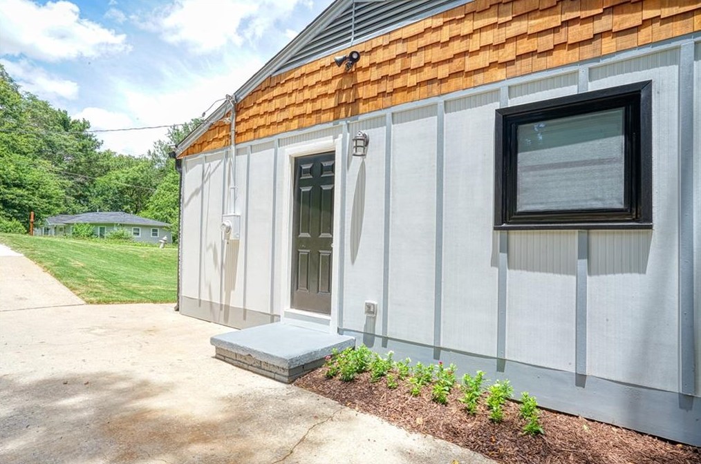 1064 Natham Dr, Atlanta GA  30315-8618 exterior