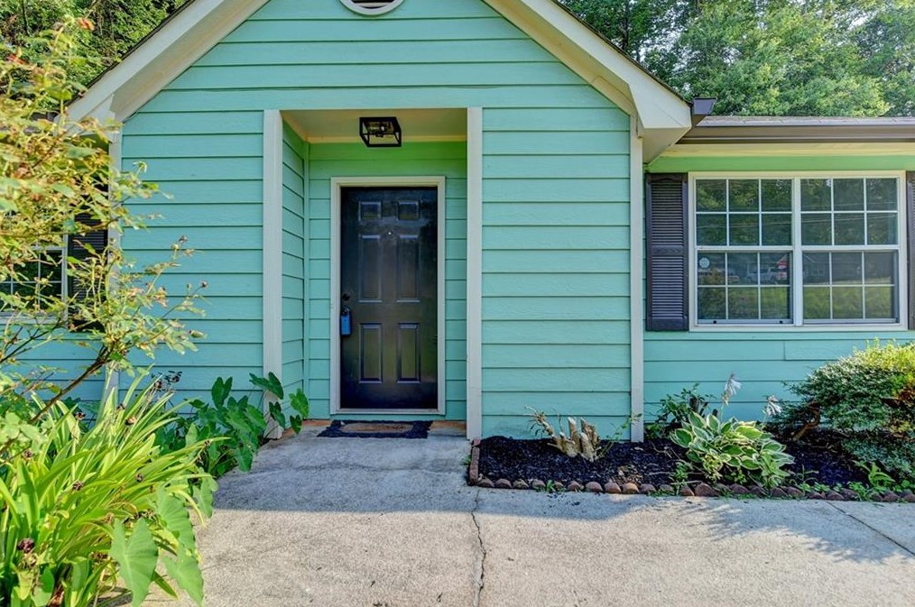 4204 Southvale Dr, Decatur GA  30034-6442 exterior