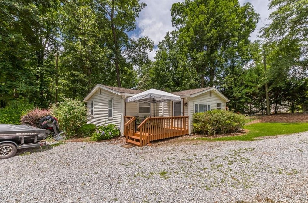 9260 Waldrip Rd, Gainesville, GA 30506
