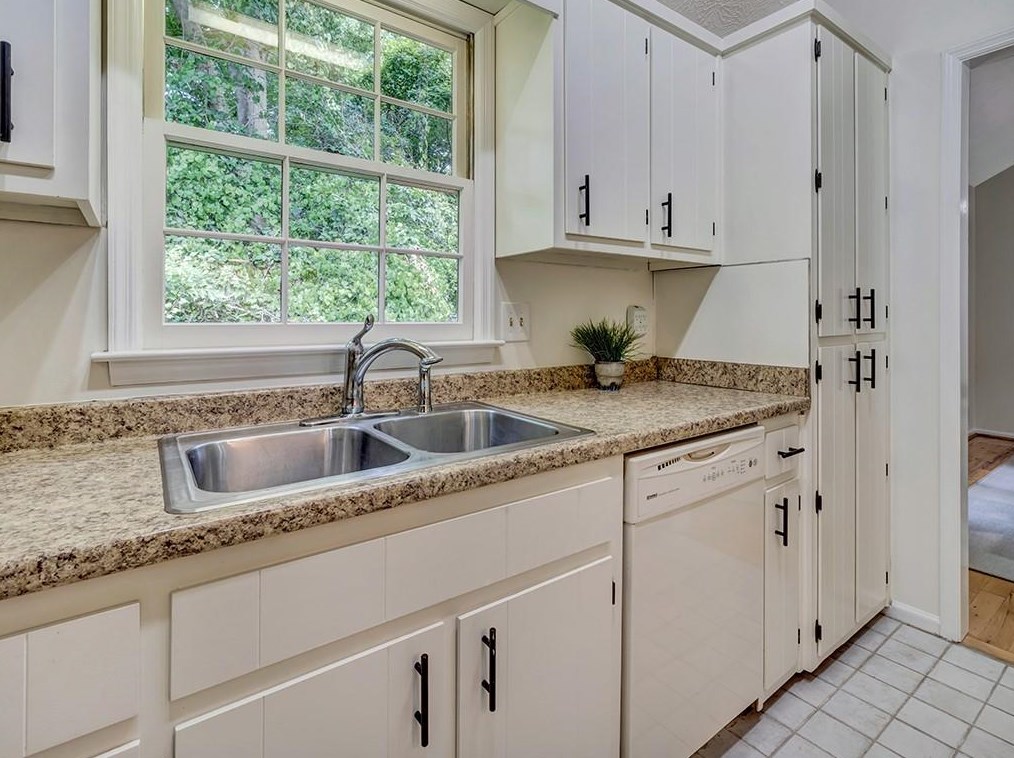 656 Wendan Dr, Decatur GA  30033-5530 exterior