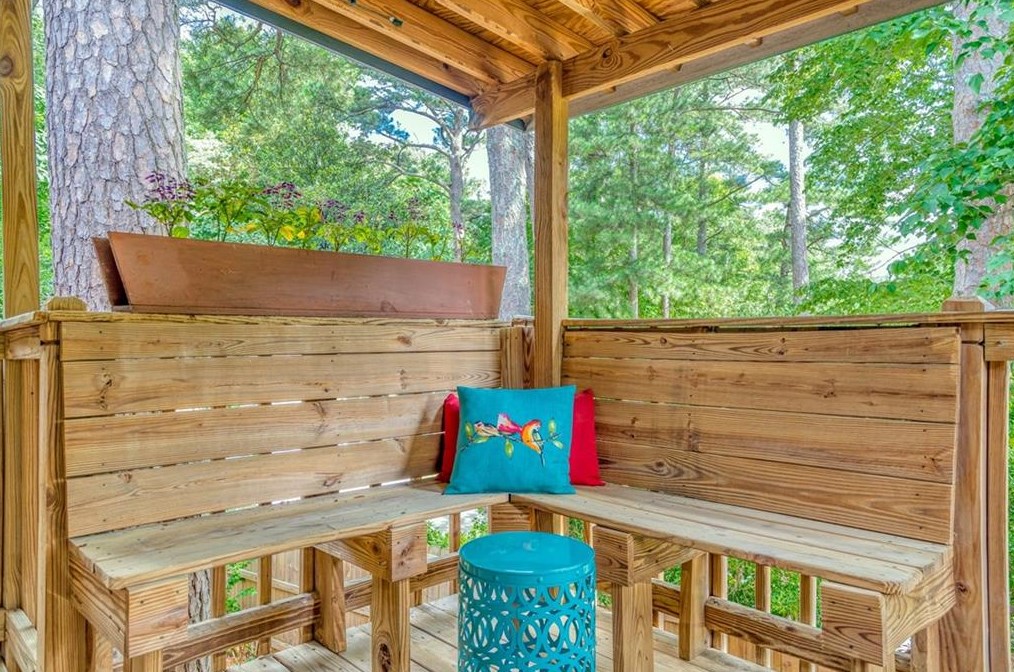 2905 Redwine Rd, Atlanta GA  30344-5825 exterior