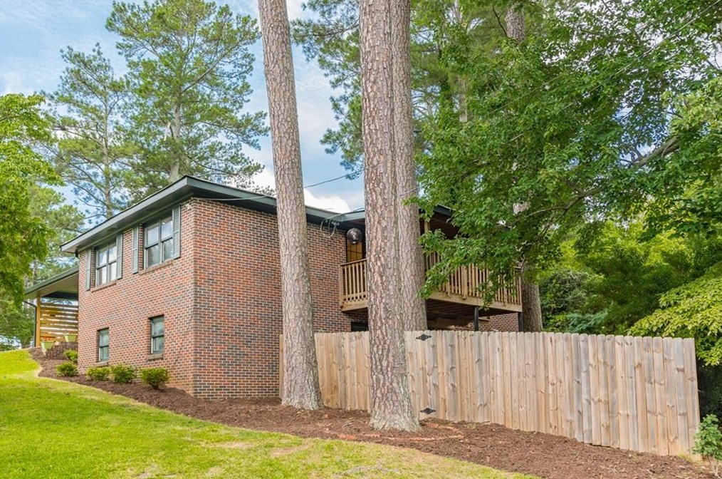 2905 Redwine Rd, Atlanta GA  30344-5825 exterior